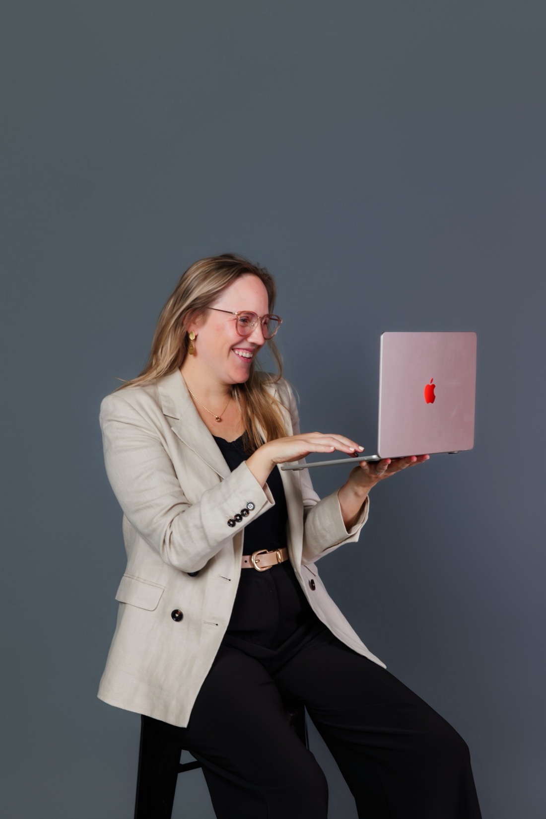Lucia laughing with her laptop